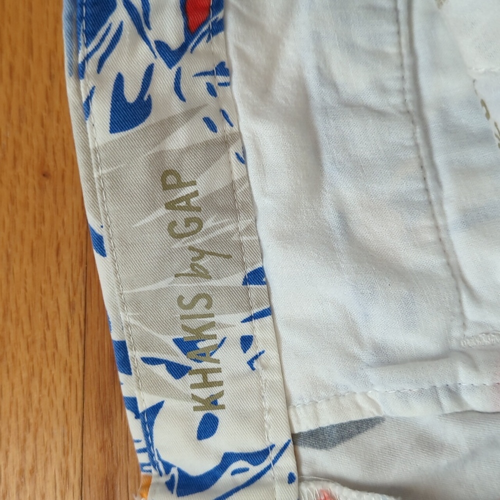 Gap printed leaves khaki shorts size 2 - Picture 7 of 8
